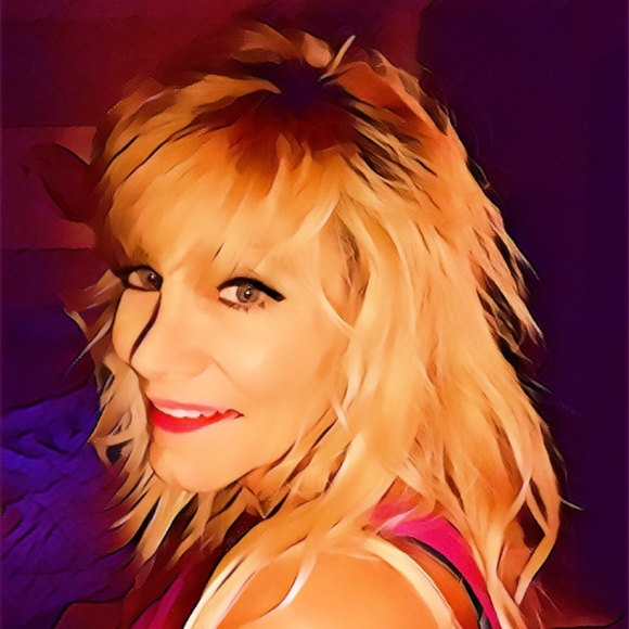 Meet your Posher, Laura - Picture 1 of 1